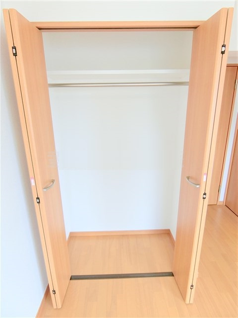 プレシャスガーデン鵜の木の収納|収納　クローゼット①