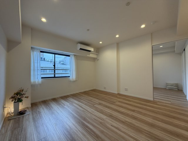 新宿区新宿１丁目の中古マンションの居間・リビング