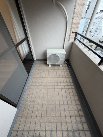 新宿区新宿１丁目の中古マンションのバルコニー