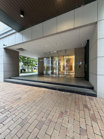 新宿区新宿１丁目の中古マンションのエントランス