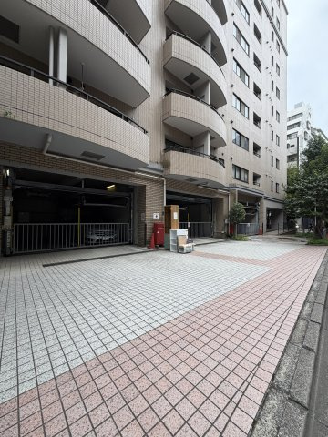 アクシアしんじゅくの駐車場