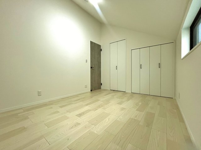 練馬区関町北4丁目 全2棟 A号棟の洋室|2階5.7帖洋室
お子様部屋の他、書斎や趣味のお部屋など多目的にお使いいただけます(A号棟)
