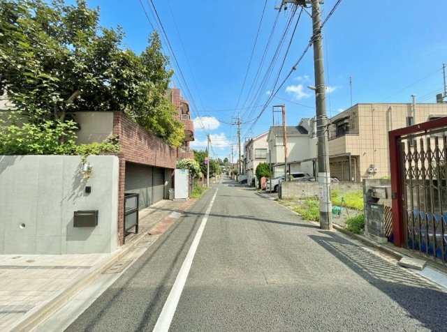 練馬区関町北4丁目 全2棟 A号棟の前面道路含む現地写真|南側約6.0ｍ公道に面し陽当り良好です
穏やかで暮らし心地の良い閑静な住宅地エリアです