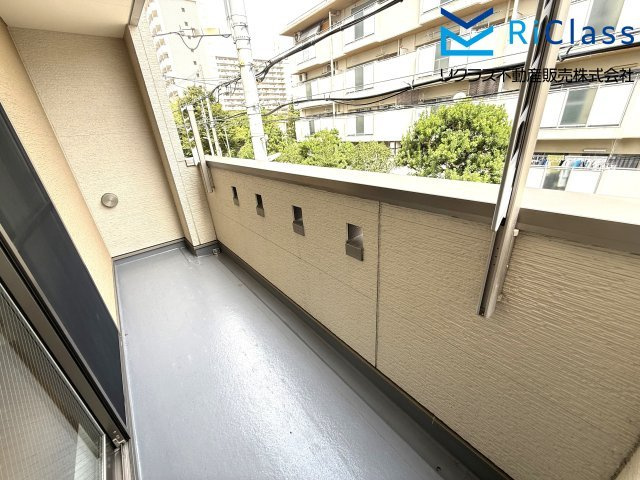 中古戸建　神戸市長田区御蔵通3丁目のバルコニー|お洗濯にも便利なバルコニー付き