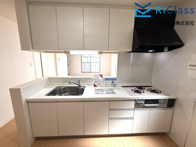 中古戸建　神戸市長田区御蔵通3丁目のキッチン|使いやすい対面式システムキッチンです