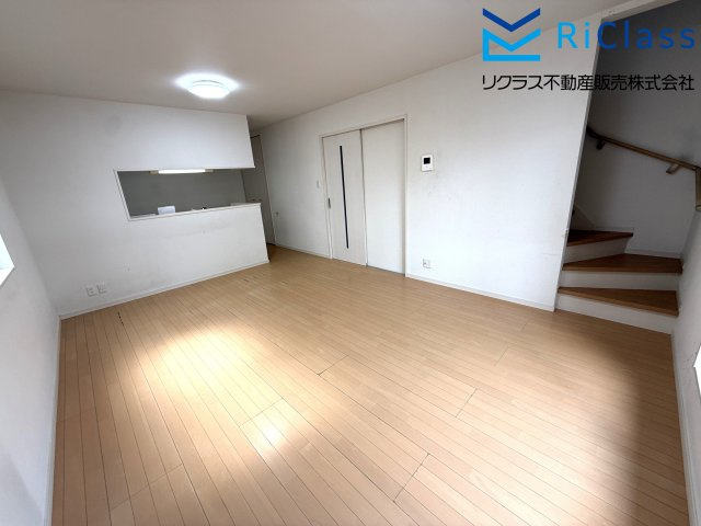 中古戸建　神戸市長田区御蔵通3丁目の居間・リビング|ゆったり過ごせるリビングです