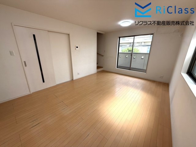 中古戸建　神戸市長田区御蔵通3丁目の居間・リビング|こちらのリビングで趣味の時間をお楽しみください