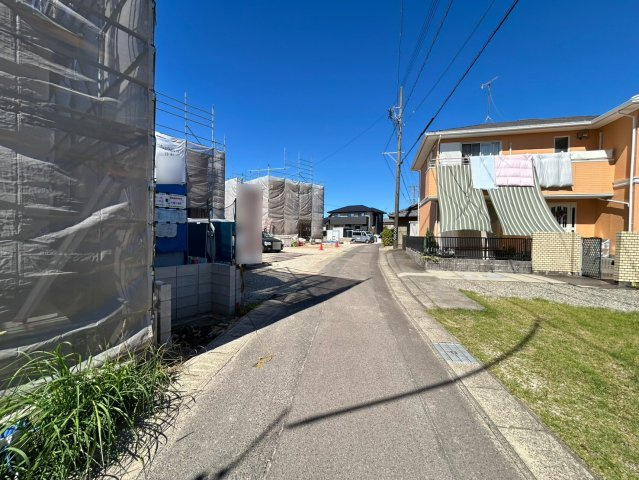 リーブルガーデン　江南市勝佐町西町　全6区画分譲の前面道路含む現地写真|「現地（2026年10月7日）撮影」　
■前面道路　
■ヤマダ不動産　株式会社リライフ