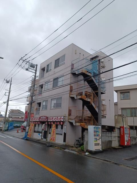 鴨居ハイツの外観