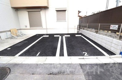グラナーデ江戸川Bの駐車場