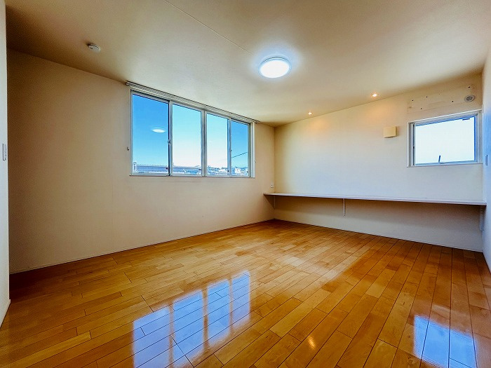 名古屋市熱田区二番２丁目の中古一戸建の洋室|◇３階洋室◇　　広い洋室約１０．０帖　大容量WIC付き！