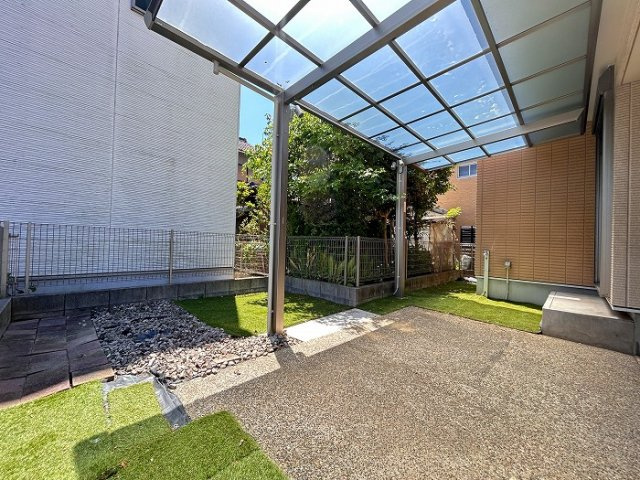 名古屋市熱田区二番２丁目の中古一戸建の庭|◇庭◇　　明るいテラス付きの庭♪