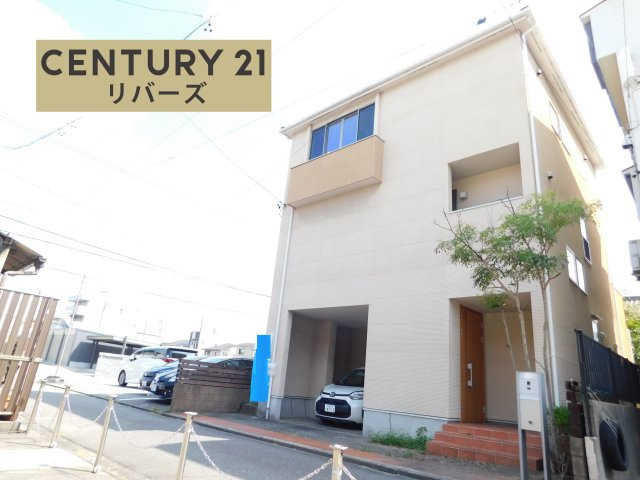 名古屋市熱田区二番２丁目の中古一戸建の前面道路含む現地写真|☆２０２６年７月リフォーム済☆　　いつでもご案内できます♪（お問合せ当日、平日、水曜、夜間の見学でもＯＫ）　インナーガレージ・駐車２台可！　リビング約２０．３帖！　ワイドバルコニー・テラス付き！