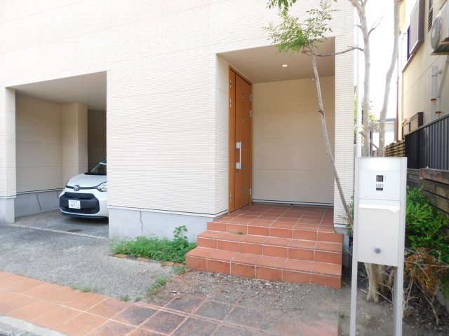 名古屋市熱田区二番２丁目の中古一戸建の外観|☆２０２６年７月リフォーム済☆　　いつでもご案内できます♪（お問合せ当日、平日、水曜、夜間の見学でもＯＫ）　インナーガレージ・駐車２台可！　リビング約２０．３帖！　ワイドバルコニー・テラス付き！