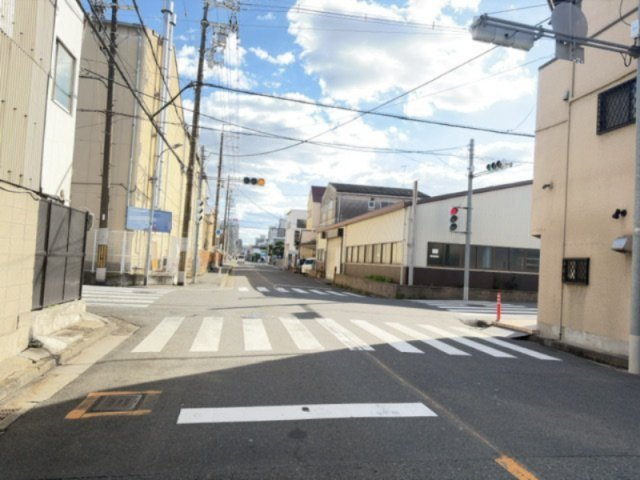 東大阪市高井田西3丁目貸倉庫187万円の駐車場