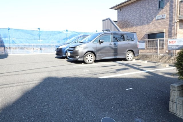 バラディー伏見の駐車場