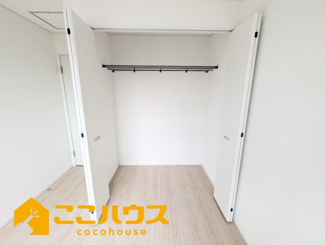 沖縄市胡屋第1　クレイドルガーデン　新築戸建て　全13棟　11号棟の収納|洋服が多い方でも安心の収納力
