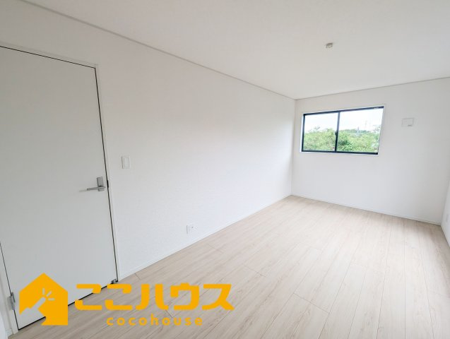 沖縄市胡屋第1　クレイドルガーデン　新築戸建て　全13棟　11号棟の寝室|寝室8.2帖
