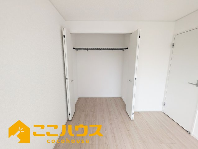 沖縄市胡屋第1　クレイドルガーデン　新築戸建て　全13棟　11号棟の収納|洋服が多い方でも安心の収納力
