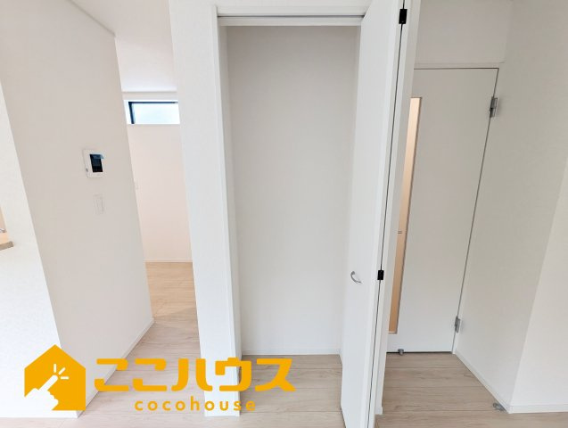 沖縄市胡屋第1　クレイドルガーデン　新築戸建て　全13棟　11号棟の収納|リビング収納もございます
