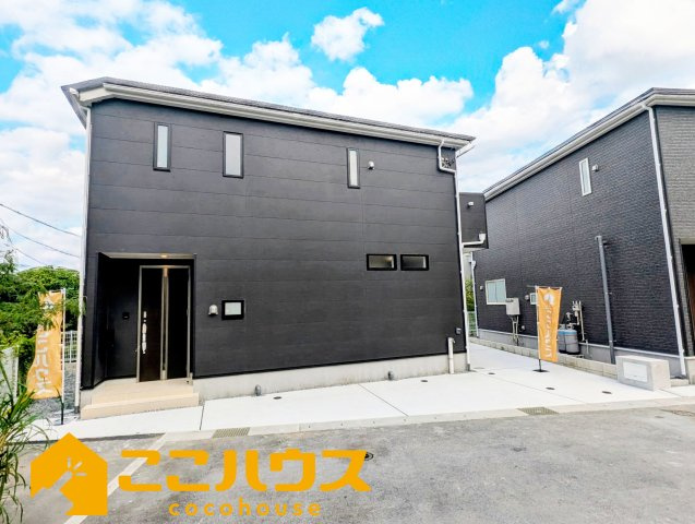 沖縄市胡屋第1　クレイドルガーデン　新築戸建て　全13棟　11号棟の外観|防犯カメラが付いたセキュリティの高いお家です！

