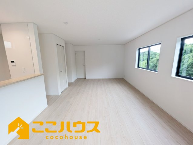 沖縄市胡屋第1　クレイドルガーデン　新築戸建て　全13棟　11号棟の居間・リビング|LDK19.2帖
