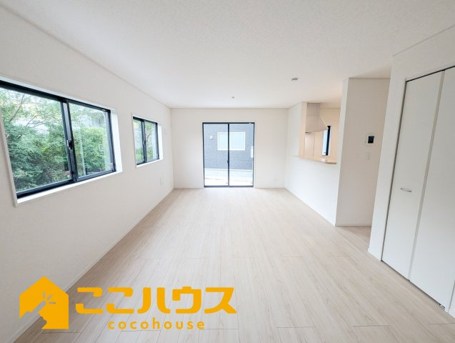 沖縄市胡屋第1　クレイドルガーデン　新築戸建て　全13棟　11号棟の居間・リビング|LDK19.2帖
