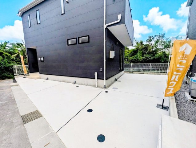 沖縄市胡屋第1　クレイドルガーデン　新築戸建て　全13棟　11号棟の駐車場|駐車スペース2台
