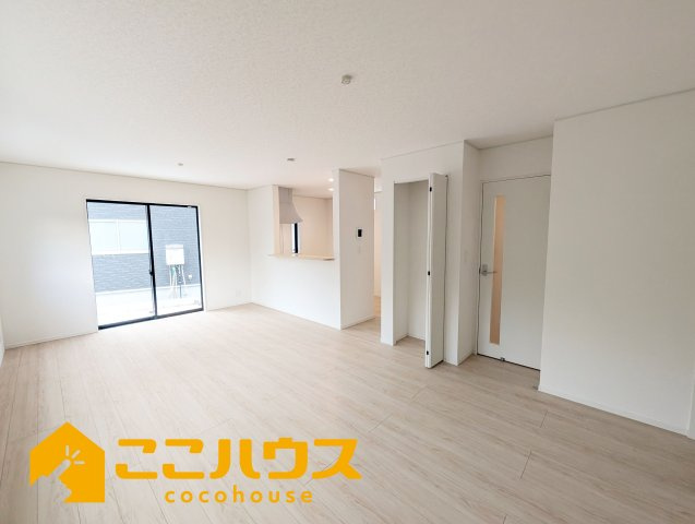沖縄市胡屋第1　クレイドルガーデン　新築戸建て　全13棟　11号棟の居間・リビング|LDK19.2帖
