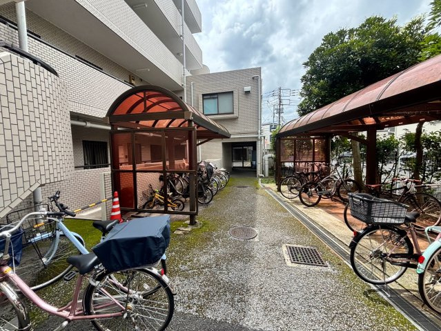 セントエルモお花茶屋の駐輪場|毎日の通勤・通学やちょっとしたお出かけにも便利。暮らしを軽快にする駐輪場を完備。