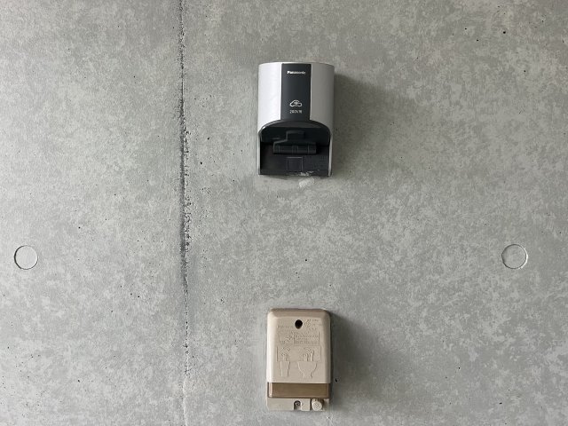 練馬区関町北4丁目 全2棟 B号棟の設備|【EVコンセント】
電気を動力とするEV車、充電が可能なハイブリッド車「PHEV車」の充電を行えるコンセント
電気自動車の普及が増え、ご家庭にも必須の設備となってまいりました