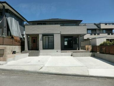 高知市潮見台３丁目の中古一戸建の駐車場|建物前には駐車スペースを確保しています。