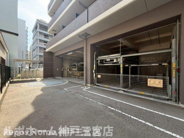 S-RESIDENCE神戸磯上通の駐車場