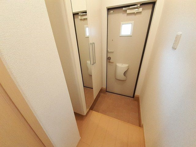 レジデンス五宮の玄関