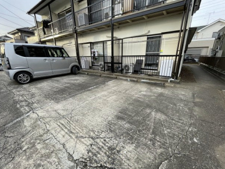 コーポくすもとの駐車場