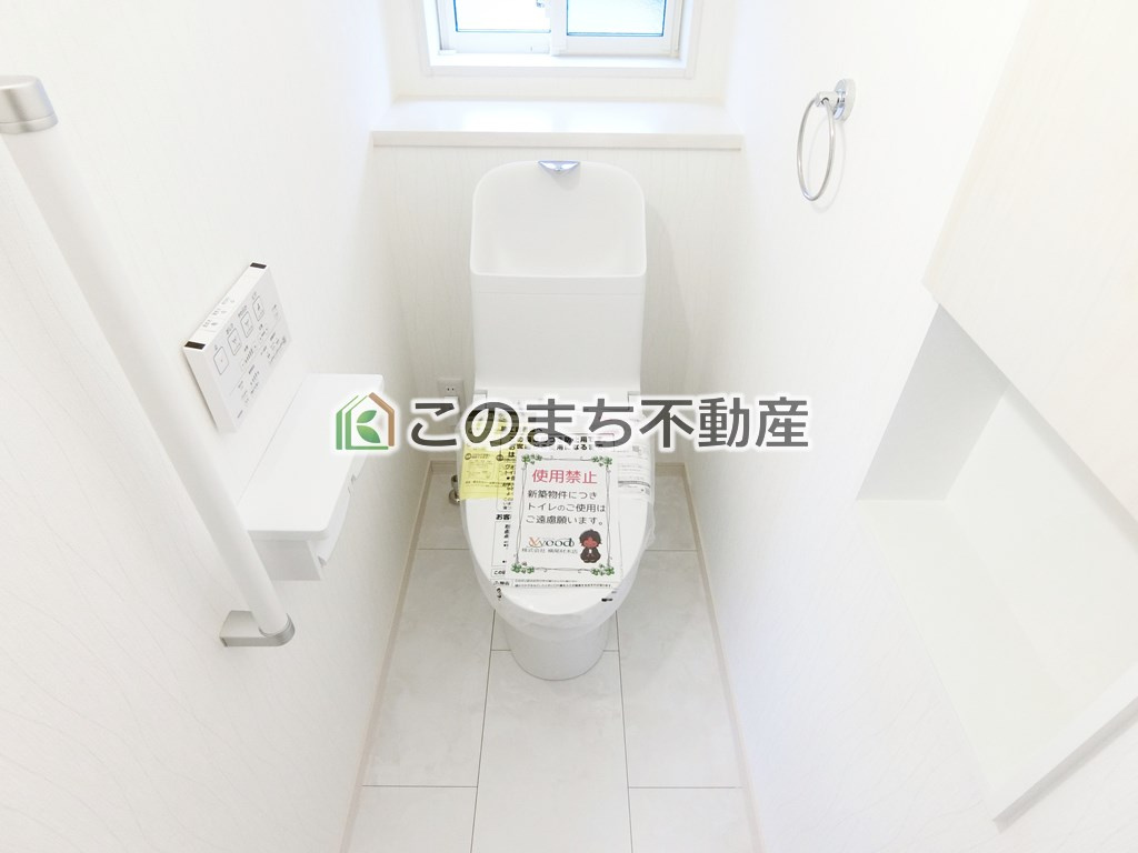 ワイウッドコート塩谷郡高根沢町光陽台第1のトイレ|同社施工物件の写真です。※建具やフローリング、その他仕様が違う場合がございます。