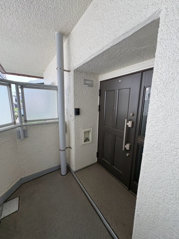 舞子台サニーハイツの玄関