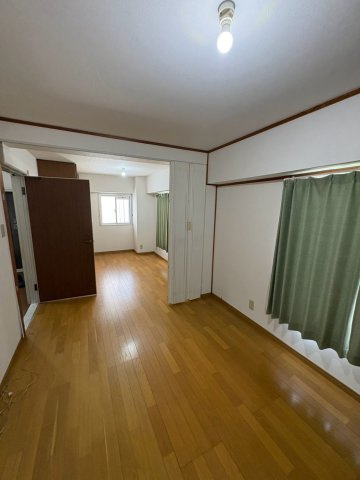 舞子台サニーハイツの洋室
