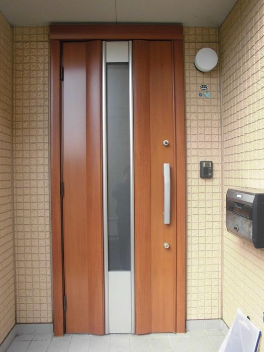 向中野貸家の玄関