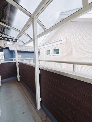 【中古戸建】前橋市小屋原町のバルコニー|■バルコニー｜空が見える広々としたバルコニー♪家族で星空観賞ができて夜が楽しみになりますね☆