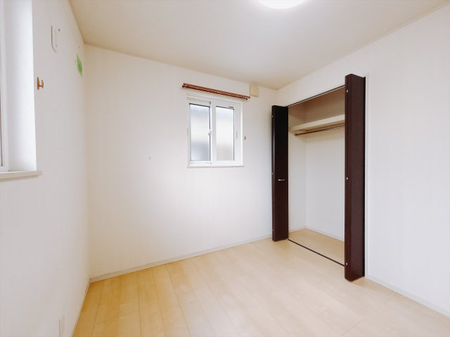 【中古戸建】前橋市小屋原町の洋室|■2階洋室｜子供部屋のメリットは「自立心を養うことができる」「自分で整理整頓できるようになる」そして、お子様が成長した際には「プライバシーを確保できる」といい事だらけ♪