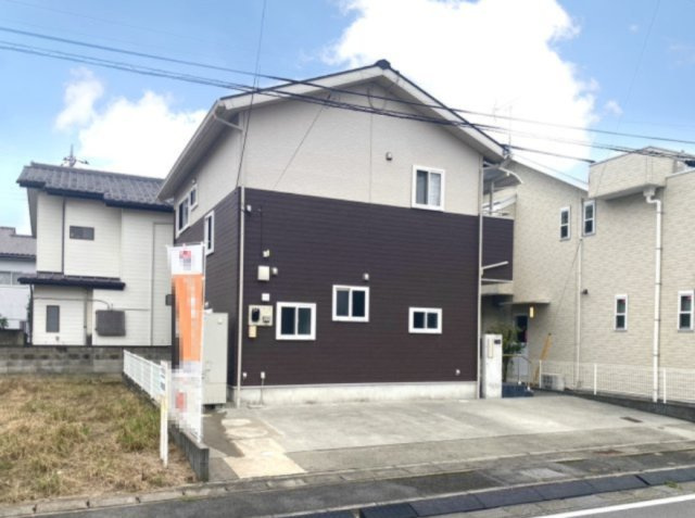【中古戸建】前橋市小屋原町の外観|■外観｜土日のご見学はもちろん、平日・夜間のご案内も大歓迎です♪「今から見たい」や「仕事終わりに見たい」にもご対応できますのでお気軽にお問い合わせください♪