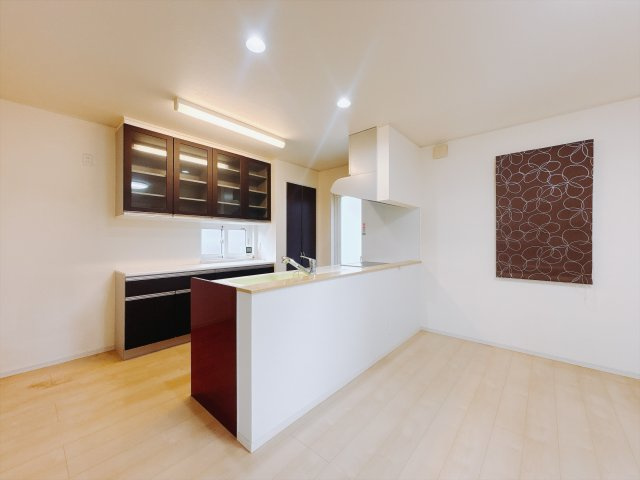 【中古戸建】前橋市小屋原町のダイニング|■ダイニング｜出来上がった料理を運びやすいダイニング♪お料理中も家族との会話がはずみます♪