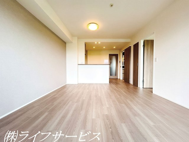 【居間・リビング】 | BELISTA東淀川大桐リバーサイドコートC棟 | ＬＤＫ15.3帖／室内リフォーム済につきすぐにお住まい頂けます