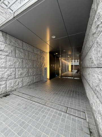 渋谷区千駄ヶ谷４丁目の中古マンションのエントランス