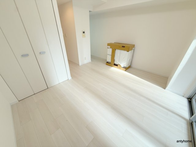 クロスレジデンス大阪新町　仲介手数料無料の居間・リビング