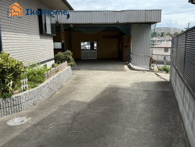 明石市大久保町大窪　中古戸建のその他|●年中無休：見学時間9:00～20:00●屋根付き駐車スペース３台ございますので雨の日も安心です！