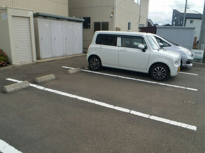 アガットの駐車場