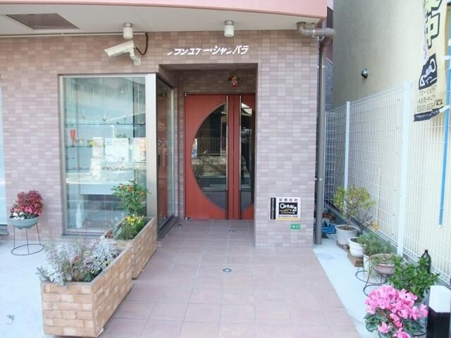 リクレイシア富士見台のエントランス