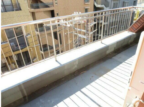 中野区弥生町２丁目の賃貸マンションのバルコニー